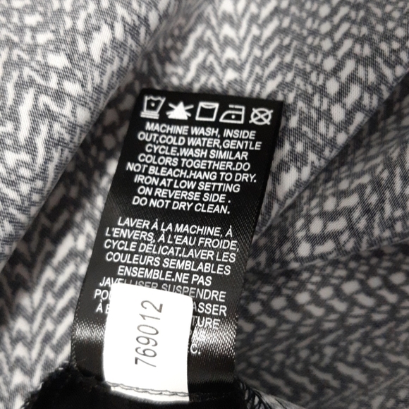 RW&Co. Top - Picture 6 of 6